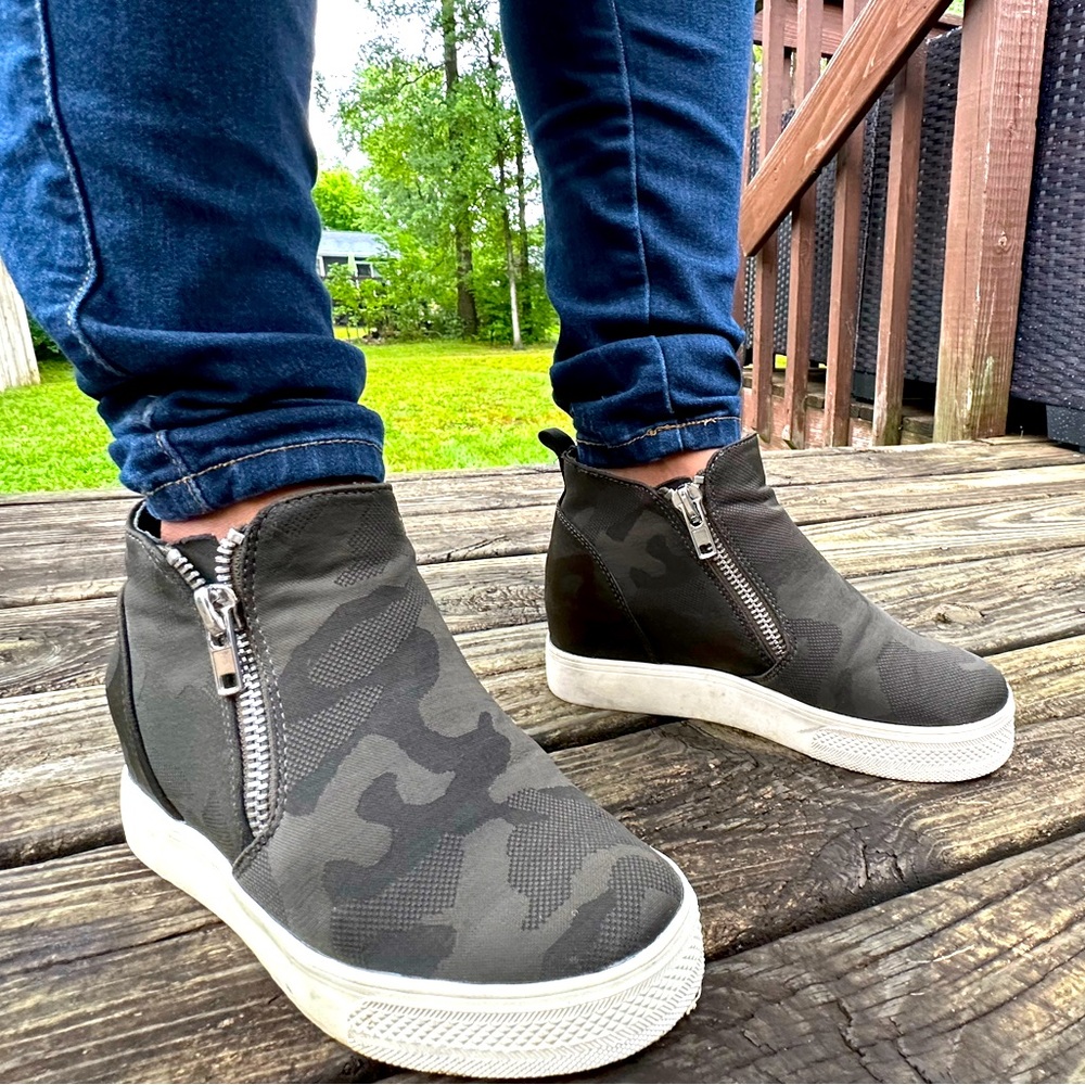 {Steve Madden} camouflage wedge shoe